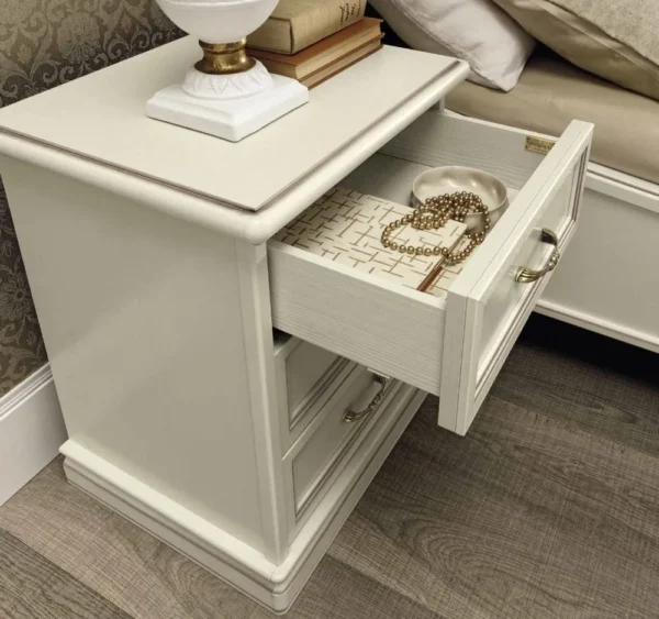 Camel Nostalgia Bianco Antico Italian 3 Drawer Bedside Cabinet - Image 2